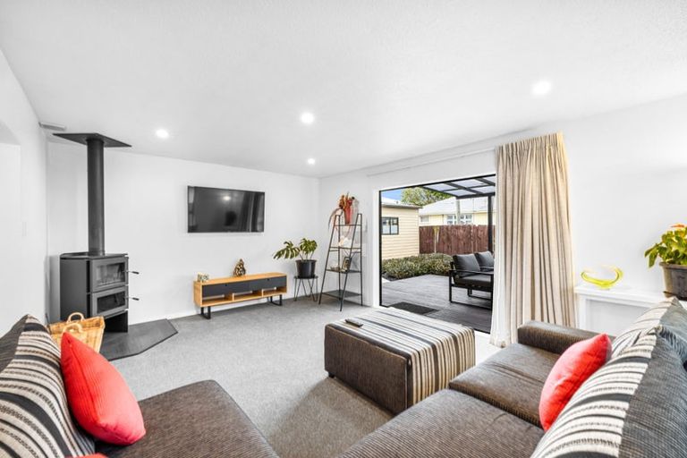 Photo of property in 7 Mchaffies Place, Wainoni, Christchurch, 8061