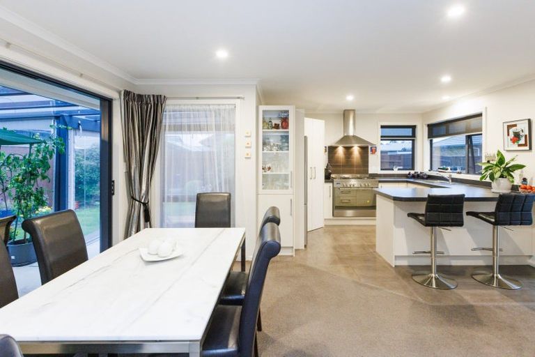 Photo of property in 14 Lorenzo Place, Kelvin Grove, Palmerston North, 4414