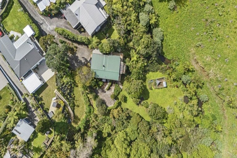 Photo of property in 15 Linda Street, Oakura, 4314