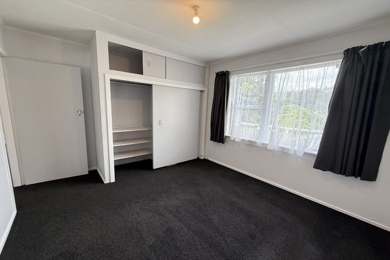Photo of property in 17 Amundsen Grove, Stokes Valley, Lower Hutt, 5019