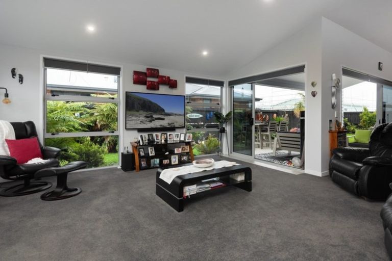 Photo of property in 25 Kamahi Crescent, Papamoa Beach, Papamoa, 3118