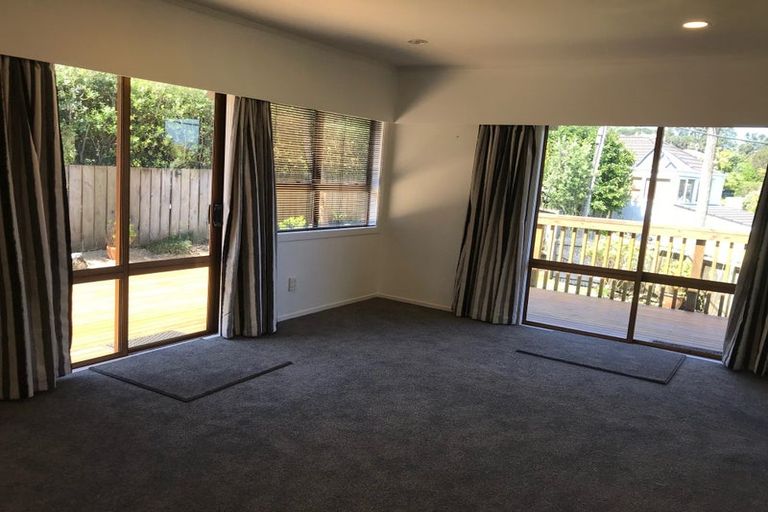 Photo of property in 1/5 Pullum Street, Birkenhead, Auckland, 0626