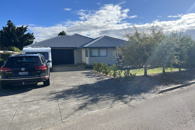Photo of property in 14 Lakemere Way, Kinloch, Taupo, 3377