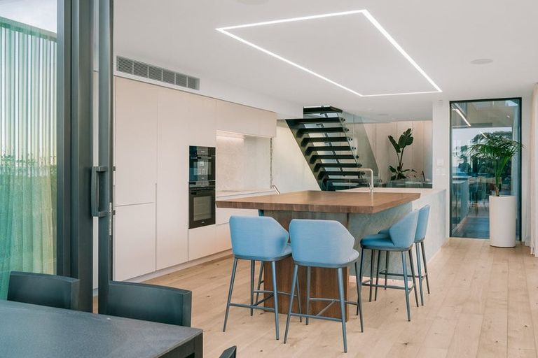 Photo of property in 124 Marine Parade, Mount Maunganui, 3116