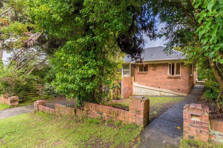 Photo of property in 60 Sylvan Crescent, Te Atatu South, Auckland, 0610