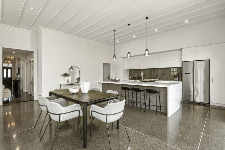 Photo of property in 154 Hinemoa Street, Birkenhead, Auckland, 0626