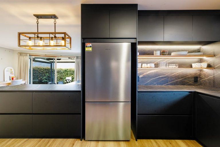 Photo of property in 18 Gibbston Close, Huntington, Hamilton, 3210