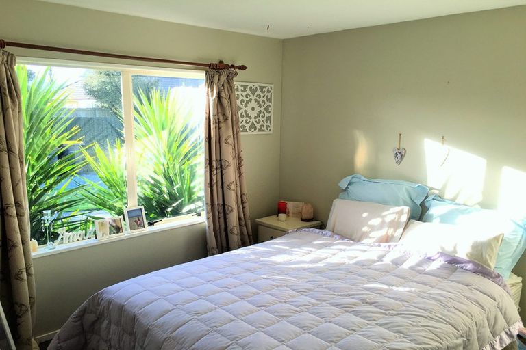 Photo of property in 4 Ronald George Place, Parklands, Christchurch, 8083