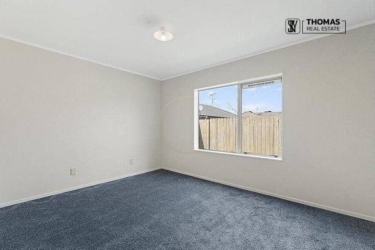 Photo of property in 2/24 Horlicks Place, Randwick Park, Auckland, 2105