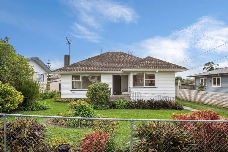 Photo of property in 46 Fairclough Road, Beach Haven, Auckland, 0626