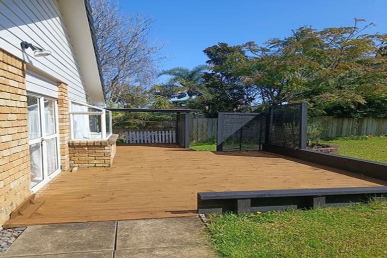 Photo of property in 1 Jay Court, Botany Downs, Auckland, 2010