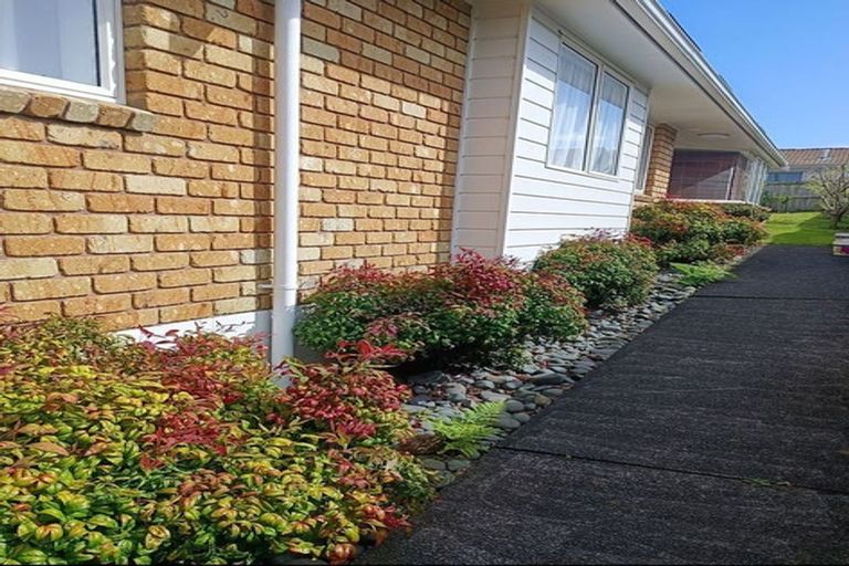 Photo of property in 1 Jay Court, Botany Downs, Auckland, 2010