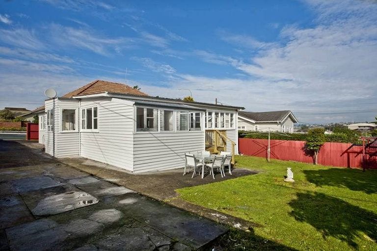 Photo of property in 25 Esmonde Road, Takapuna, Auckland, 0622