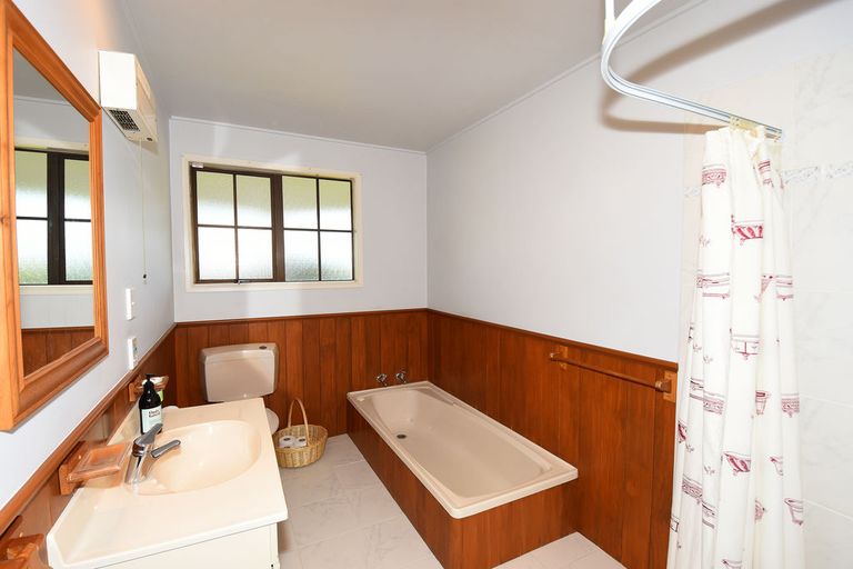 Photo of property in 16 Weld Street, Martinborough, 5711