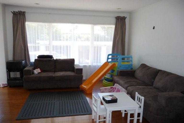 Photo of property in 2/238 Lake Road, Hauraki, Auckland, 0622