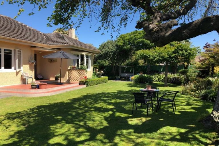 Photo of property in 216 Saint Leonards Avenue, Saint Leonards, Hastings, 4120