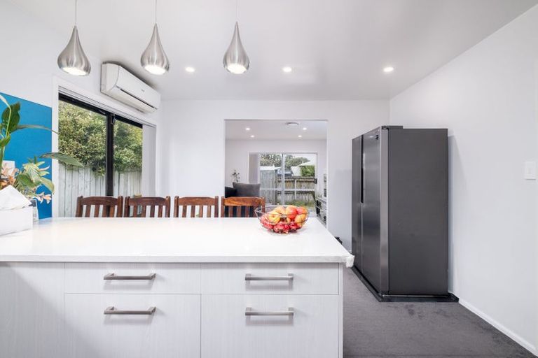 Photo of property in 11 Ingleby Place, Kelston, Auckland, 0602