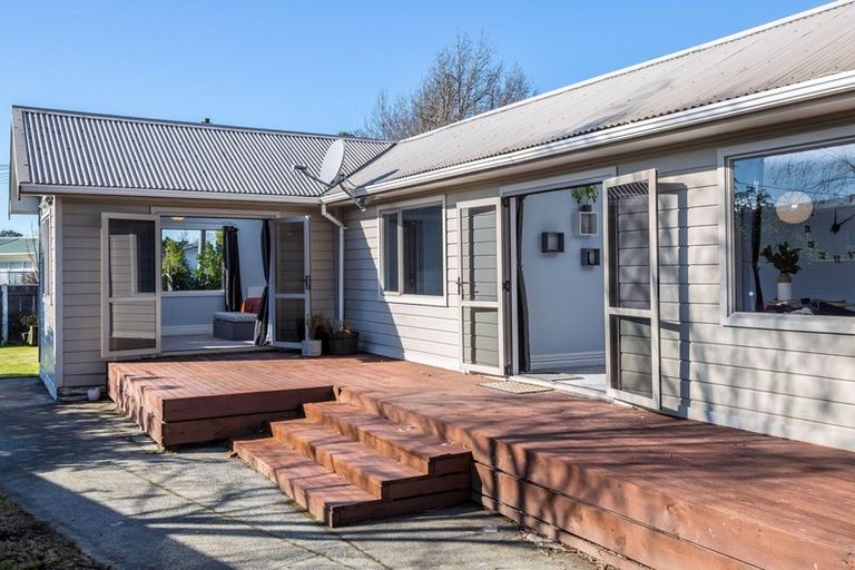 Photo of property in 16 Hardie Grove, Featherston, 5710