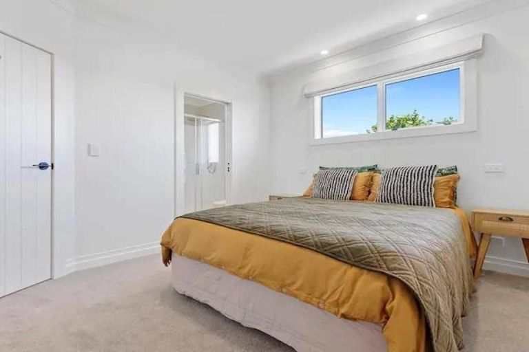 Photo of property in 43 Donnelly Street, Oakura, 4314