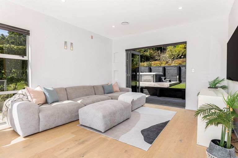 Photo of property in 302 Paremata Road, Whitby, Porirua, 5381