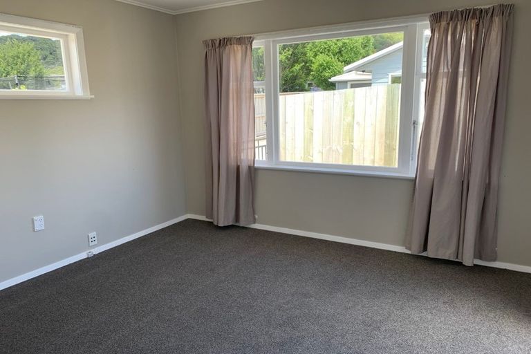 Photo of property in 1/173 Wainuiomata Road, Wainuiomata, Lower Hutt, 5014