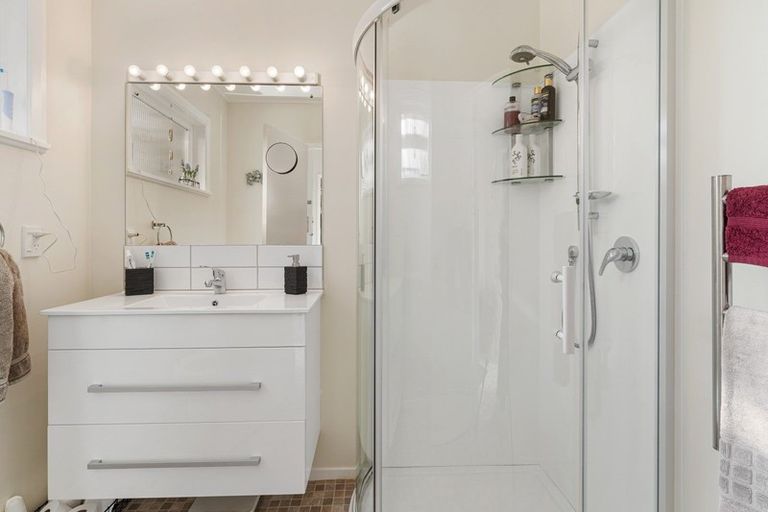 Photo of property in 44 Hookway Grove, Paraparaumu, 5032