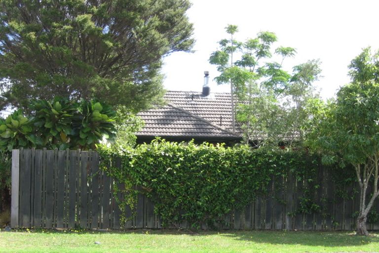 Photo of property in 2b Oruamo Place, Beach Haven, Auckland, 0626
