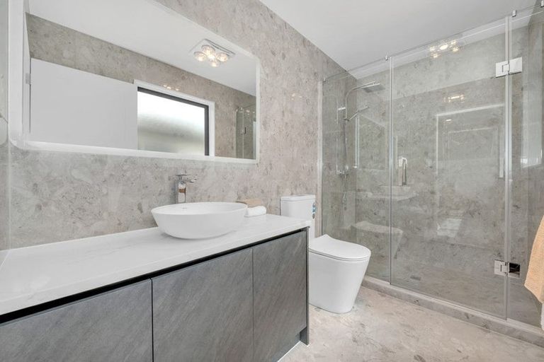 Photo of property in 24 Ballyalton Crescent, Flat Bush, 2019