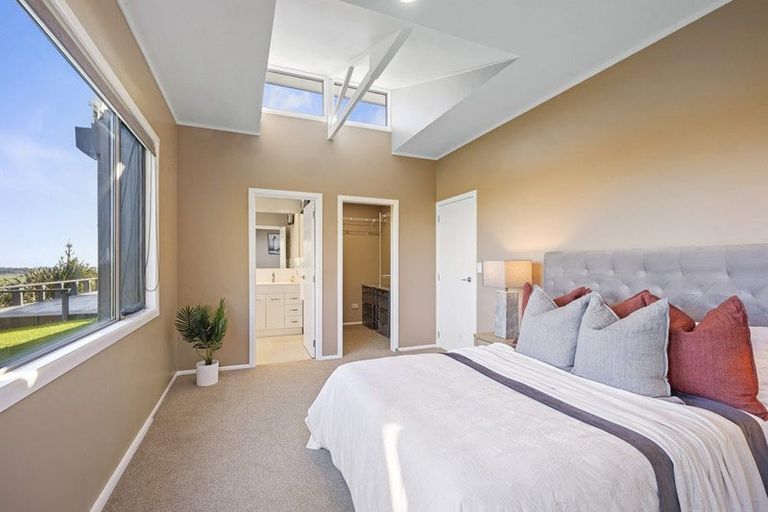 Photo of property in 100 Elsham Road, Lepperton, New Plymouth, 4373