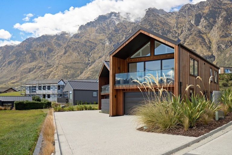 Photo of property in 3a Glenelg Lane, Jacks Point, 9371