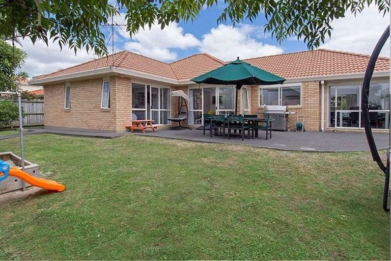 Photo of property in 10 Ambleside Drive, Northpark, Auckland, 2013