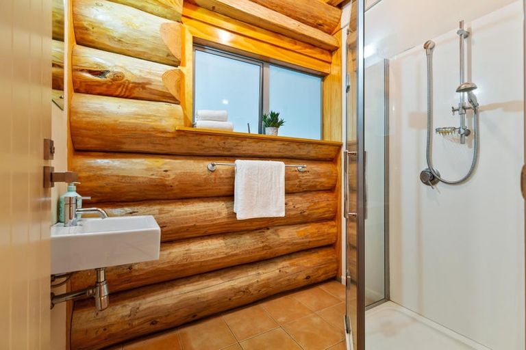 Photo of property in 847 West Coast Road, Oratia, Auckland, 0604