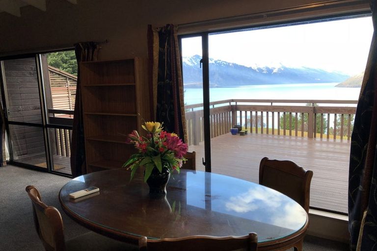 Photo of property in 15a Cameron Place, Fernhill, Queenstown, 9300