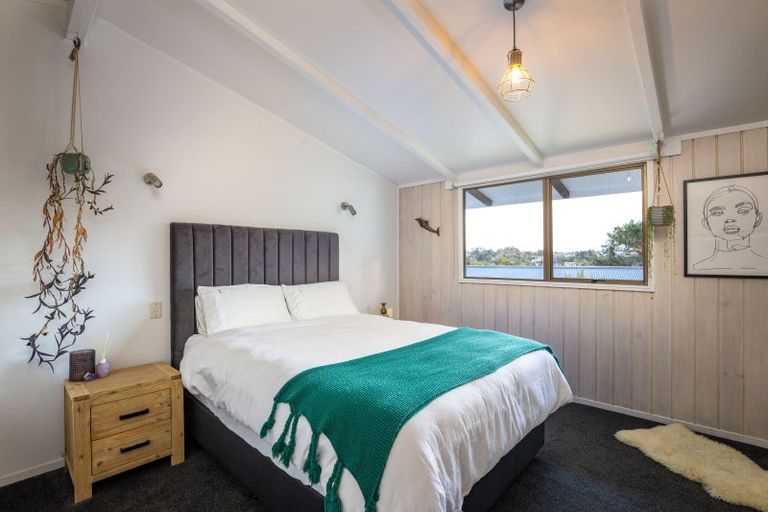 Photo of property in 21 Cumberland Street, Merrilands, New Plymouth, 4312