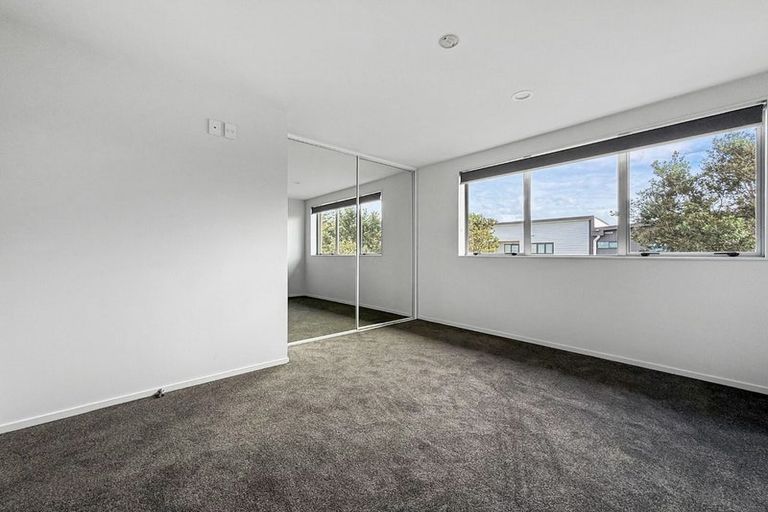 Photo of property in 9/1 Gracechurch Drive, Flat Bush, Auckland, 2016