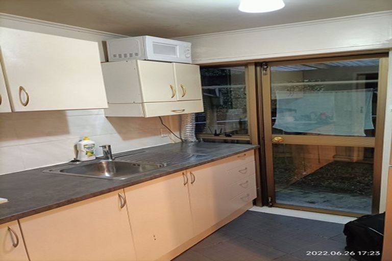 Photo of property in 1/3 Sunset Road, Totara Vale, Auckland, 0632