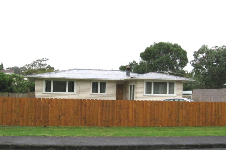 Photo of property in 12 Lucinda Place, Glen Eden, Auckland, 0602