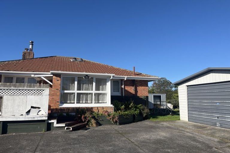 Photo of property in 125 Millbrook Road, Sunnyvale, Auckland, 0612