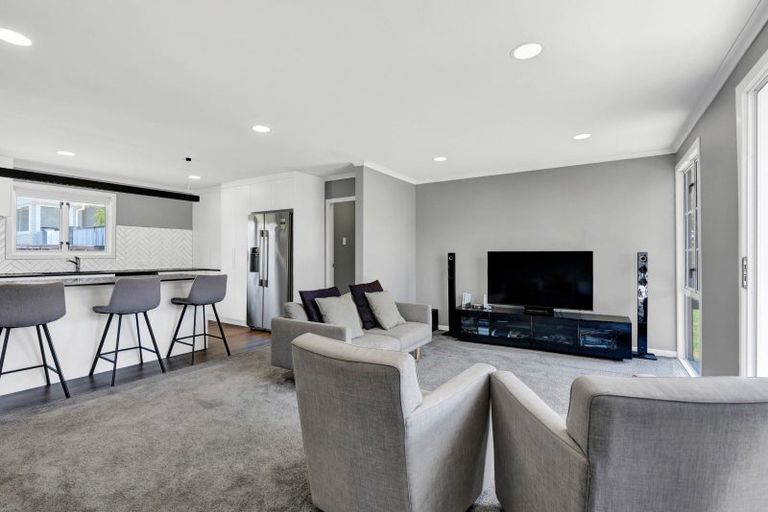 Photo of property in 132 Govett Avenue, Frankleigh Park, New Plymouth, 4310