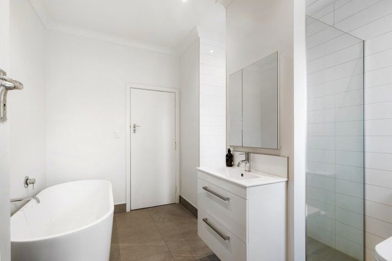 Photo of property in 63 Napier Terrace, Hospital Hill, Napier, 4110