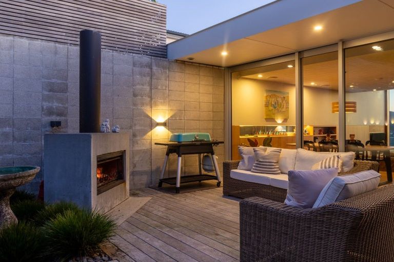 Photo of property in 10 Seascape View, Paremata, Porirua, 5024