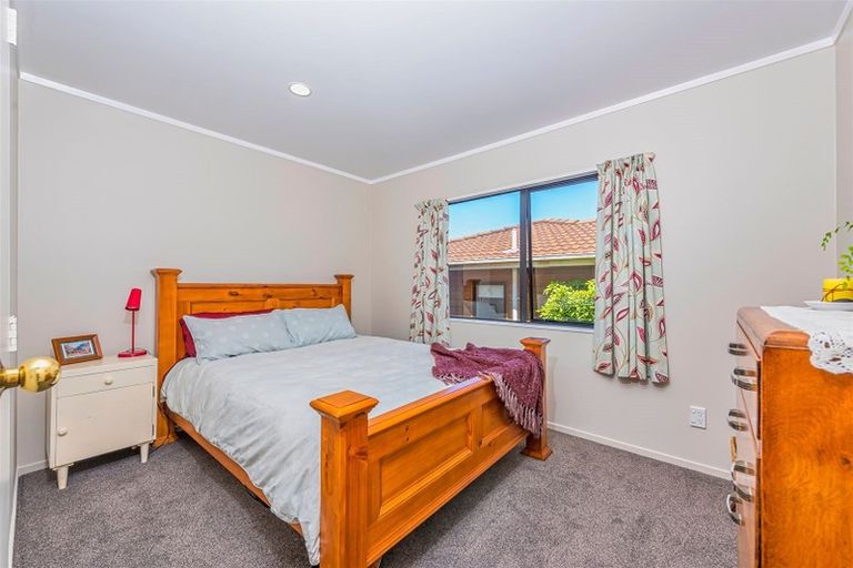 Photo of property in 2/1 Bass Street, West Harbour, Auckland, 0618