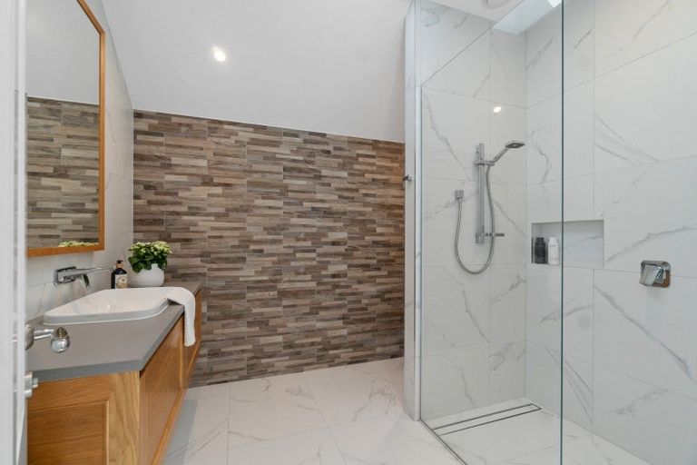 Photo of property in 48 Stanley Point Road, Stanley Point, Auckland, 0624