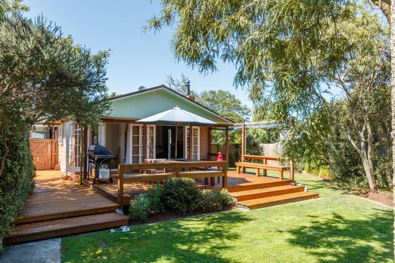 Photo of property in 3 Adams Place, Kelvin Grove, Palmerston North, 4414