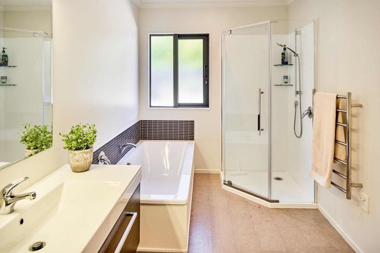 Photo of property in 43 Moana Road, Plimmerton, Porirua, 5026