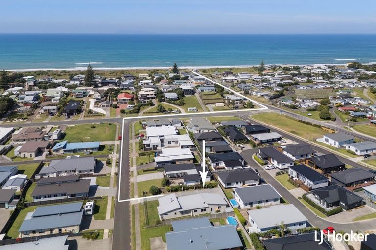 Photo of property in 11 Surfers Avenue, Waihi Beach, 3611