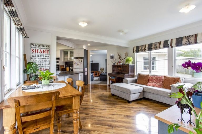 Photo of property in 52 Awaroa Road, Helensville, 0800