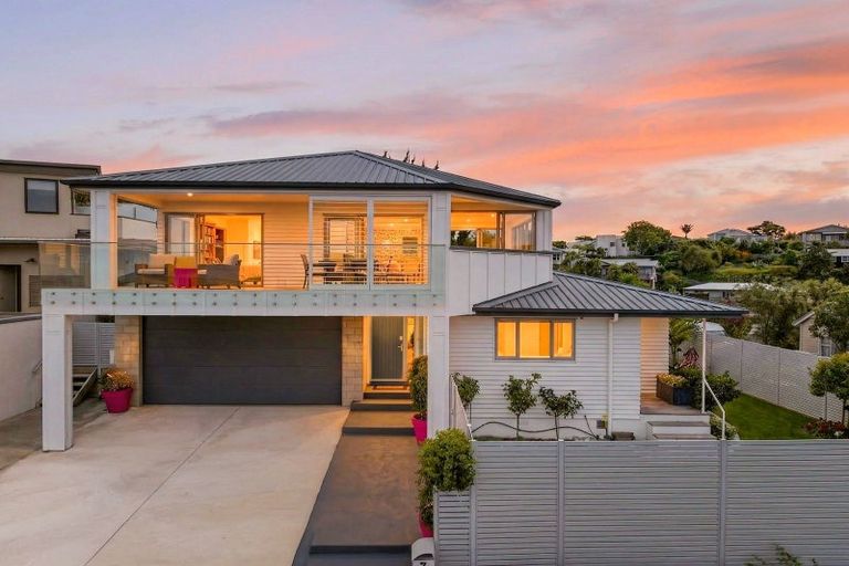 Photo of property in 7 Enfield Road, Hospital Hill, Napier, 4110