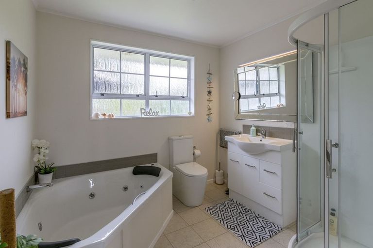 Photo of property in 22 Awanui Drive, Waikanae, 5036