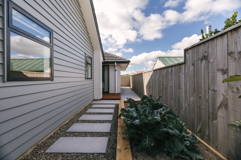 Photo of property in 27 Daniel Place, Kelvin Grove, Palmerston North, 4414